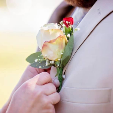 boutonniere with yellow rose